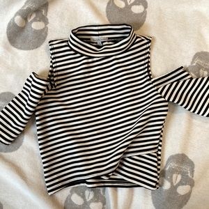 Crop top cold shoulder